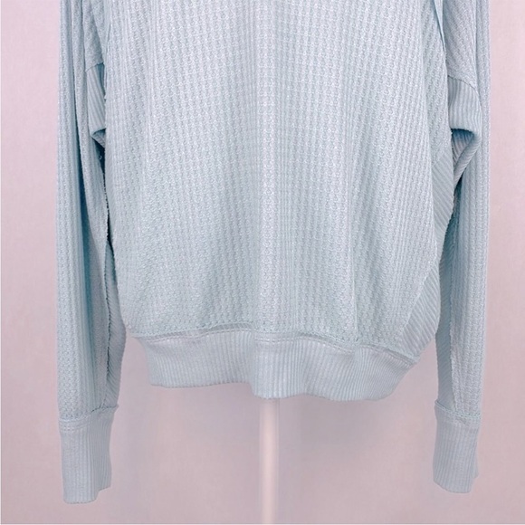 We The Free by Free People Blue Santa Clara V-neck Thermal Shirt. Size Small. - Picture 4 of 15